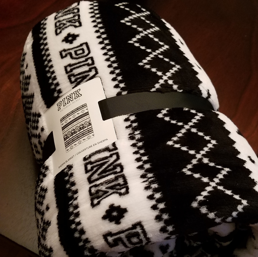 NWT VS Pink Sherpa